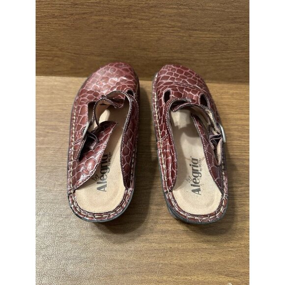 Algeria Women’s Classic Clogs In Red Size - Picture 4 of 4